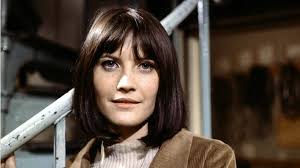 LEWISHAM: Remember the 60s pop singer Sandie Shaw 🤔🤔🤔 She came out with  a well known song called " Puppet On A String " 😲😲😲 She was one of the  biggest pop