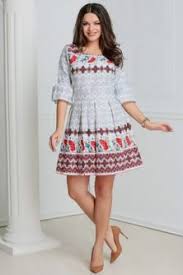 Rochia traditionala isi are radacinile in ruralul romanesc, in celebrele camasi lungi traditionale, pe care le purtau romancele odinioara. Jbb Tksawkquhm