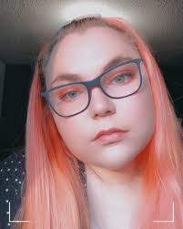 Allie Wray's Instagram, Twitter & Facebook