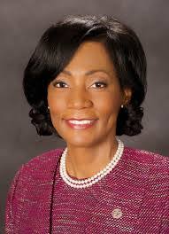 Denise Hellmann's Instagram, Twitter & Facebook