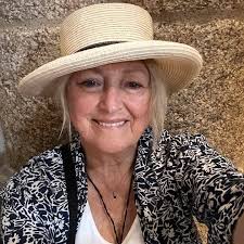 How do you keep track of the number of kilometers you walk in a day during  the Camino?