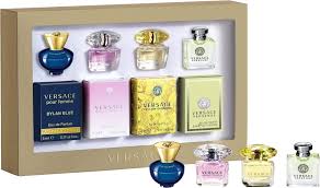 Browse a range of cologne for men and buy your favorite fragrances on the online shop. Versace Pour Femme Miniaturen Coffret 4x5ml Amazon De Beauty