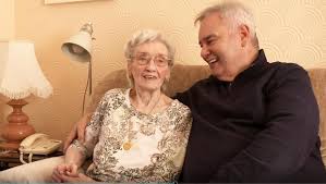 Последние твиты от eamonn holmes (@eamonnholmes). Eamonn Holmes Puts Family And 92 Year Old Mum S Welfare First During Coronavirus Crisis Belfasttelegraph Co Uk