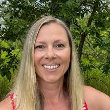 AG Pam Bondi announces Lindsey Halligan is out. Halligan grew up in  Colorado, studied journalism at Regis University, and was runner up in Miss  Colorado USA when Trump owned the pageant. She