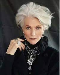 Elegante kurzhaarfrisuren liegen immer im trend moderne looks lassen sich damit ebenso verwirklichen wie romantische frisuren. Short Haircut Older Women Kurzhaarschnitte Haarschnitt Kurz Kurzhaarfrisuren Fur Lockige Haare