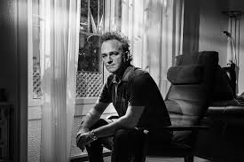 Robert Juan-Cantavella: «Para mí la escritura de una novela es como un  intento de resolución de un acertijo»