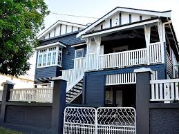 46 Heidelberg Street East Brisbane Qld 4169 In 2020 Queenslander House Australian Homes House