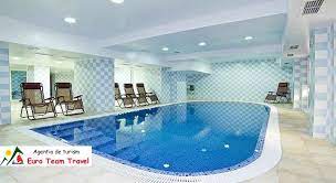 Hotelul ofera turistilor acces gratuit la saună, la piscină şi la sala de gimnastică, hotelul dorna este situat în staţiunea balneară şi de schi vatra dornei.receptia este deschisă conditii tratament: Hotel Dorna Vatra Dornei 6 Nopti Pret 950 Lei Pers