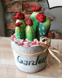 Kaktus Kapi Stoperi Tas Boyama Ve Beton Calismalari Bir Arada Taslari Boyayip Kaktus Yaptik Betonun Icine Sabitledik Ve Decorative Jars Home Decor Decor