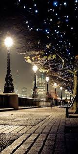 London Is Huge Fast Paced And Packed With Things You Ve Been Told Not To Miss It S A Great City But It C New York Christmas Walks In London Beautiful Places
