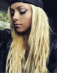 Isabelle Holt (rilian1128)