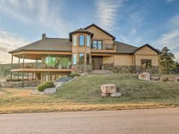 South dakota has good golf courses, skiing, snowmobiling, horseback riding, hiking, and biking among rolling prairies view mount rushmore from the aerial tramway in keystone, which also houses the borglum historical center. Vacation Rentals Cabin Rentals In South Dakota Flipkey