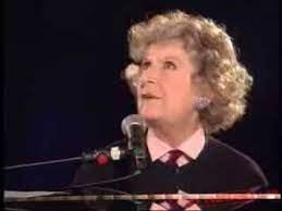 Oui fm vous invite aux spectacles la grande petite mireille. France Gall And Mireille Le Petit Chemin And La Demoiselle Youtube