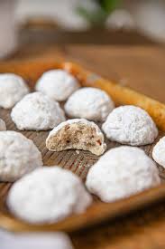 Italian Wedding Cookies Are An Easy 6 Ingredient Nutty Buttery Holiday Cookie Rolled In Powdered Sugar Italian Wedding Cookies Wedding Cookies Cookie Recipes