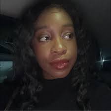 Where are the best newbie-safe paddle boarding spots with many people  around?