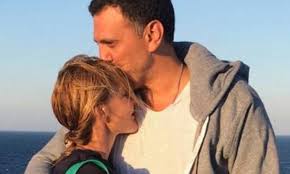 Πριν λίγες ώρες μάλιστα, η τζένη μπαλατσινού αποκάλυψε πως και η ίδια έπεσε θύμα και προειδοποίησε. Tzenh Mpalatsinoy Oi Bradines Ligoyres Kai To Post To Instagram Gossip Tv Gr