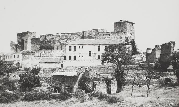 Το επταπυργιο σε φωτογραφια μαλλον δεκαετιας 50 οταν ηταν ...