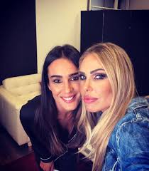 Francesco totti ed ilary blasi, coppia invidiata e strachiacchierata, spesso al centro di pettegolezzi che avrebbero potuto mettere in crisi il loro rapporto. Ilary Blasi Chi E Biografia Foto E Profilo Instagram