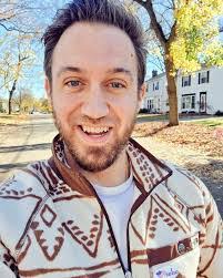 Jeff Barrett's Instagram, Twitter & Facebook