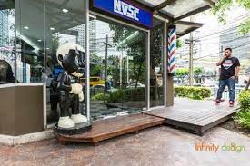 ร านต ดผมเด กแนว นาม เนเวอร เซย ค ท never say cutz สาขาเมเจอร ร ชโยธ น เป ดบร การต งแต 11 00 22 00 น เจ าของร านได แก เวย วง thaitanium และม dj ดาด