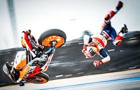 'turn three is so dangerous if you crash not alone. Physik Training Ausrustung Motogp Crash Uberstehen