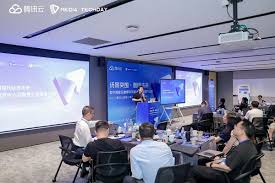 小程序＋ AI 双轮驱动，FinClip 为融媒体场景破局赋能_时尚界