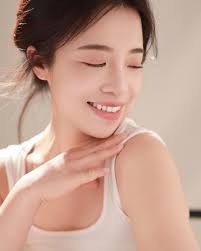 🍷瞬间｜内容创作者之间的一场交流，就像做了一场“采风”： 1. 生活即素材，再赋予到项目中，见证从0到1。 2.  同为创业者，交流离不开商业和项目进展，然后碰撞想法。 3. 每次和不同人交流，就像喝不同的酒。 4.  我俩是不是有点像？我们有很多相似点，都来自北方，喜欢人文 ...