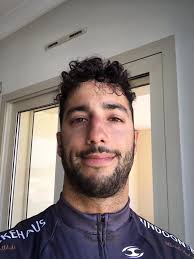 Daniel Ricciardo aldonis novan foton.