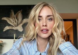 She is the creator of fashion blog hanneli and is a vogue contributor. Megainfluencer Chiara Ferragni Er Gravid Igjen Melk Honning