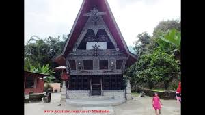 Satu rumah biasanya dihuni oleh satu keluarga sampai delapan keluarga besar batak. Museum Rumah Adat Batak Di Tomok Pulau Samosir Parapat Youtube