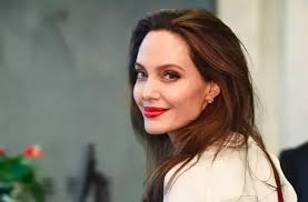 Следи за солнцем на 02:40. Who Is More Attractive A Better Actor And More Popular Angelina Jolie Or Kate Winslet Quora