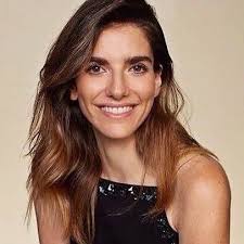 En una entrevista con la cuarta, confesó que hace un mes que no puedo hacer deporte, porque no me da entre el matinal, la familia y el festival. Maria Luisa Godoy Facebook