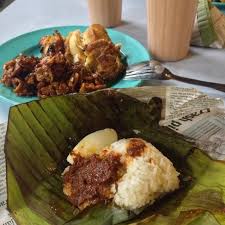 Walaupun hidangan ini cukup mudah dan 'simple', tapi tak ramai yang dapat menghasilkan nasi lemak selepas dibasuh, rendamkan sekitar 10 minit. Nasi Lemak Kampung Baru Kampung Bahru 7 Tips