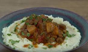 Kereviz Puresi Yataginda Ayvali Tas Kebabi Tarifi Yavuz Mental Yemek Tarifleri Yemek Kebap