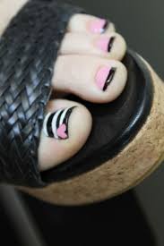 Black And White Striped Toe Nails Cute Simple Toenail Design Black And White Stripes On Big Toe With Pink Heart Rest Of Toes Pink With Black Tip Striped Nails Simple Nails Toe Nail Designs