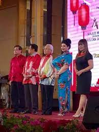 حياة قصيرة لاتكسر قلب احد ژيان ياكورتة دلى كةسي نةشكينه. Kmj On Twitter Rosmah 2 0 Ragad Waleed Alkurdi Must Be Investigated Return The Money Stolen From Sarawakians