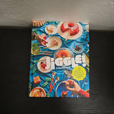 Jiggle!: A Cookbook: 50 Recipes for Sweet, Savory, and Sometimes Boozy  Modern... 9781523525522