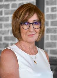 Jenny Oneill's Instagram, Twitter & Facebook