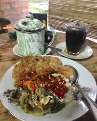 Seuai namanya, menu andalan di rumah makan selamat pagi adalah nasi kuning khas kota manado. Sarapan Dulu 11 Kuliner Pagi Di Yogyakarta Ini Sweddab