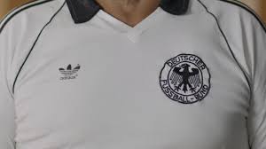 What road did they take and what obstacles did they have to overcome before they got to where we cheer for them? Die Doku Schwarze Adler Rassismus Im Fussball Swr2