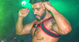 Antonio Veneziani col cazzo duro: Il mio piatto preferito - BitchyX