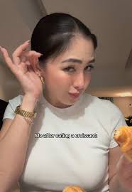 Petra Mahalimuyak Funny Bathroom Scene