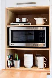 Куда поставить микроволновку на кухне: варианты размещения микроволновки на  маленькой и не очень кухне | Houzz Россия
