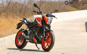 The cheapest model under the series is ktm 125 duke with 124.71cc engine generating 14.3 bhp of power. 2017 Ktm 200 Duke First Ride Review Carandbike