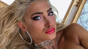 Η αλήθεια είναι ότι η ιωάννα μαλέσκου τα προηγούμενα χρόνια στο κρητη. Etsi Einai H Iwanna Toynh Abafh Kai Aperipoihth Blow Gr