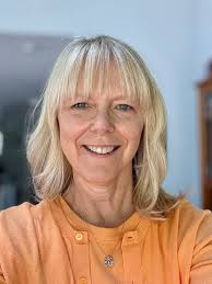 Hi dear friends, I am 64 years old! I baked myself a delicious dark  chocolate cake and now I want a beautiful wishes here!..✨🫶