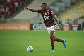 Melhores wallpapers android em 2019 sem dúvida está sendo o melhor ano do flamengo, com um elenco de fazer inveja há muitos clubes. Curinga E Raiz Torcedor Em Campo Gerson Anima O Flamengo Quero Fazer Historia