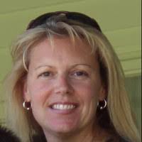 Leslie Duval's Instagram, Twitter & Facebook