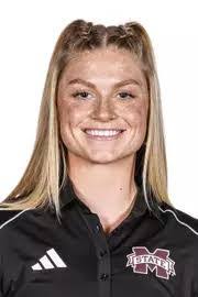 Ella Knott's Instagram, Twitter & Facebook