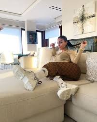 La novia de cristiano ronaldo revolucionó las redes con su foto presumiendo de un trasero '10'. Georgina Rodriguez Georginagio Instagram Photos And Videos Georgina Celebrity Houses Ronaldo